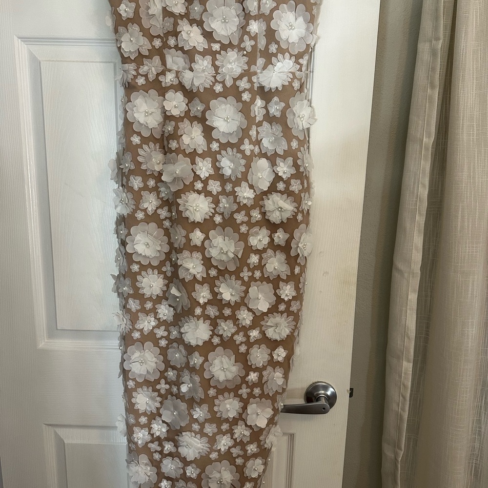 Elliatt Strapless Floral Dress in Ivory - Picture 2 of 3